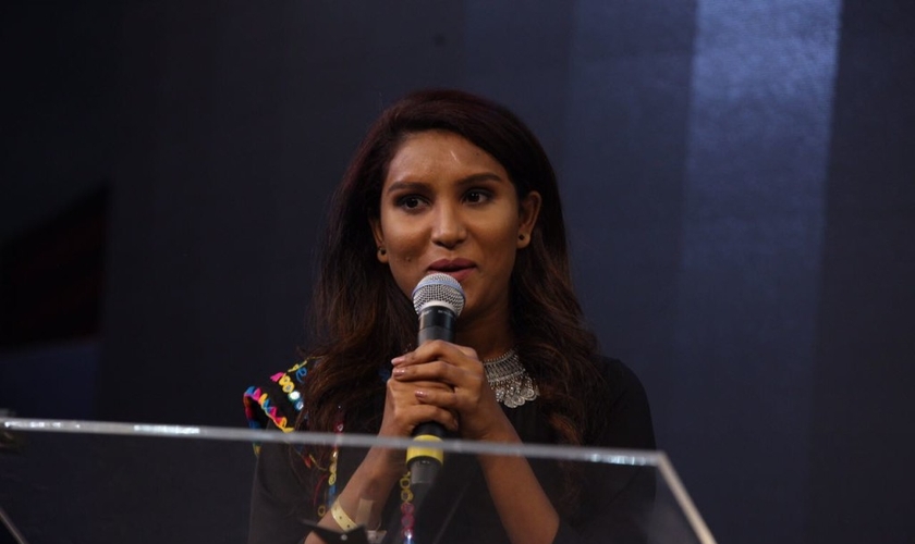 "Os brasileiros não me deram apenas um diploma, me deram a vida em Cristo Jesus", disse Sarita Bundge. (Foto: Igreja Batista da Lagoinha).