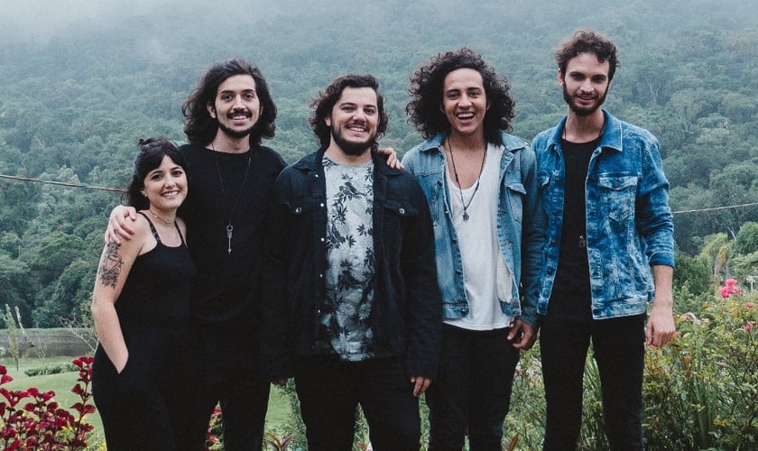 O clipe retrata momentos de solidão, desespero e dúvida. (Foto: Divulgação).