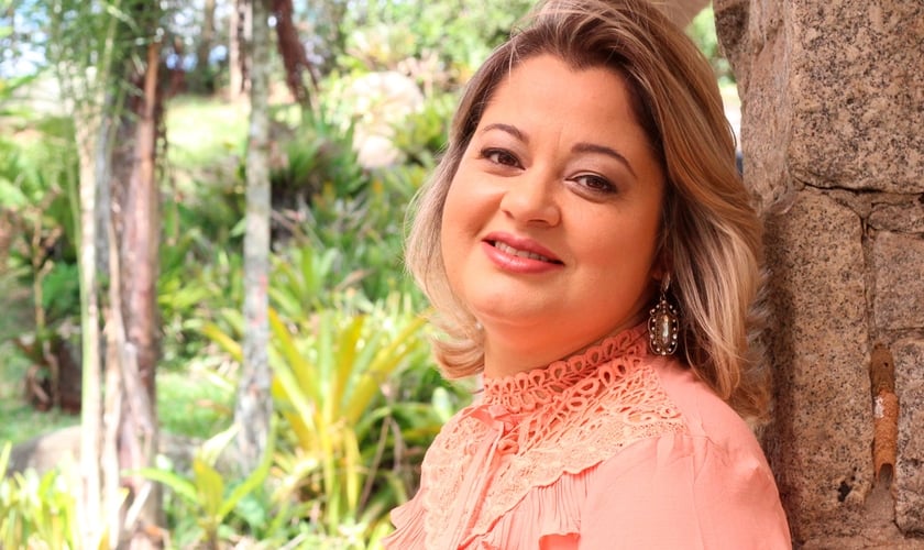 Cantora e compositora, Leila iniciou sua carreira aos seus três anos. (Foto: Divulgação).