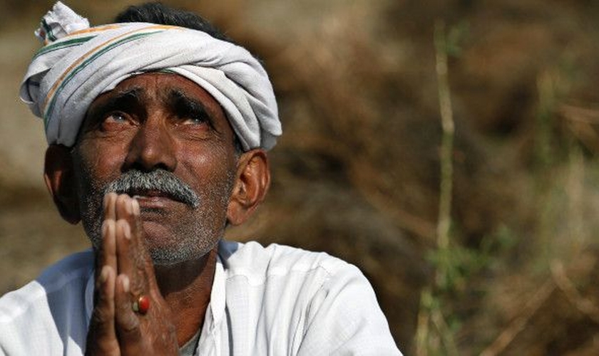 Imagem ilustrativa. Hindu tentou interromper estudo bíblico, mas se rendeu ao Evangelho. (Foto: AP Photo)