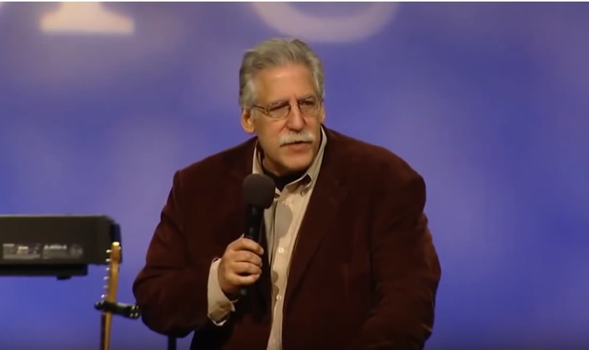 Michael Brown é escritor, evangelista e teólogo. (Imagem: Youtube)
