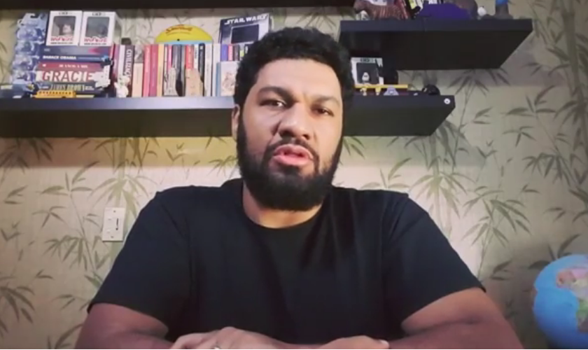 “Eu quero sair disso eu estou saindo disso em nome de Jesus”, disse o rapper. (Foto: Reprodução).