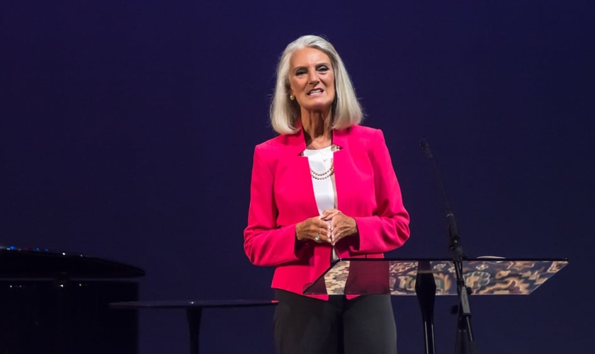 Para Anne Graham Lotz, a Igreja está "jogando fora a Palavra de Deus". (Foto: Reprodução)