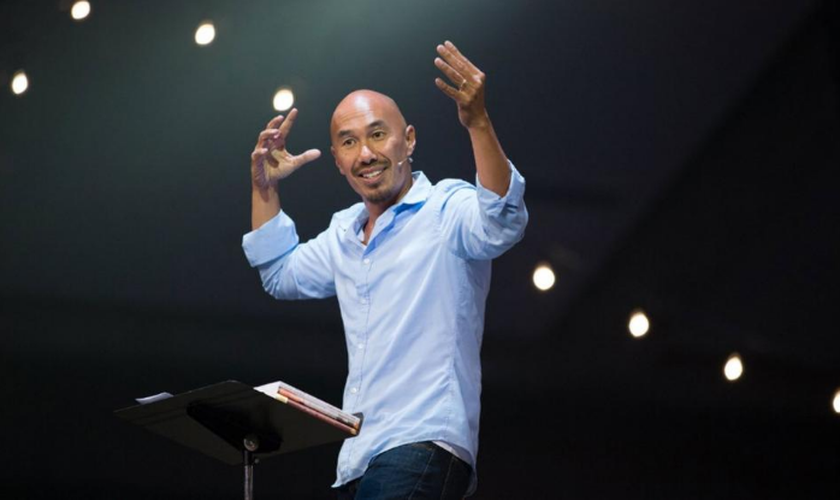 Francis Chan disse que pessoas de outras religiões são muito fervorosas e cobrou os cristãos sobre a paixão pelo Evangelho. (Foto: Reprodução).