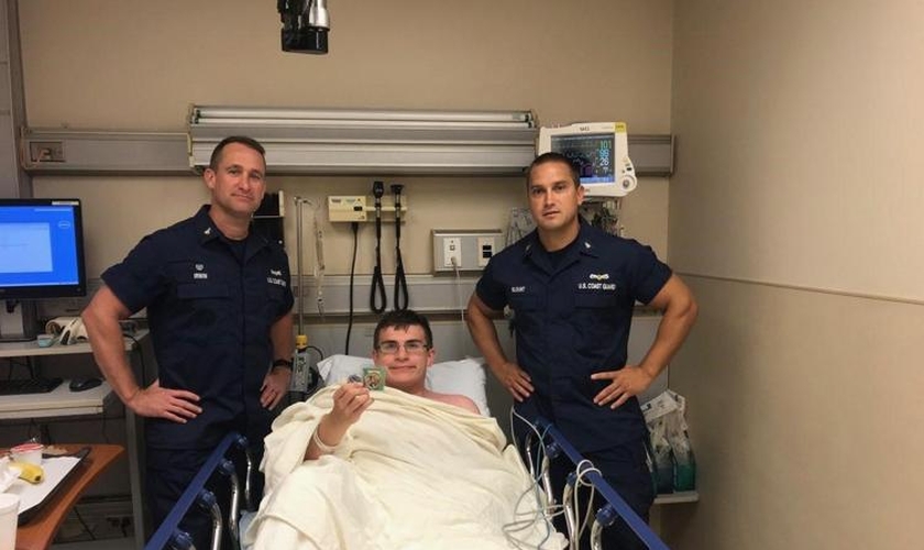 Blake Spataro sobreviveu quase 10 horas no Oceano Atlântico, depois de ser levado para o mar. (Foto: Amber Krycka/Twitter)