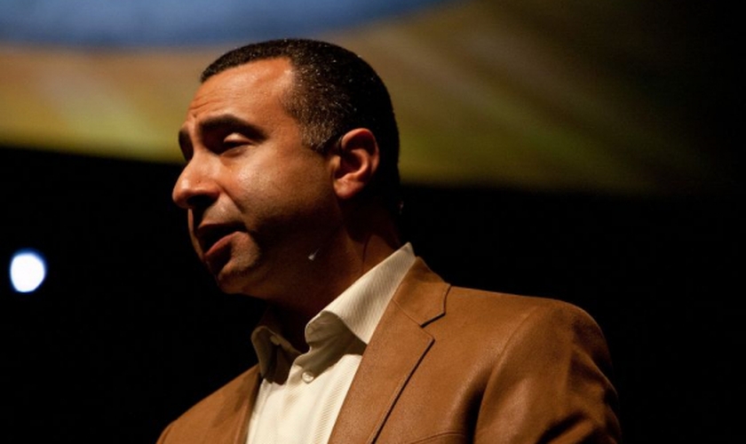 Após ser preso, Majed El Shafie foi submetido a várias formas de tortura. (Foto: One Free World)