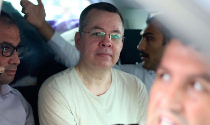 Pastor Andrew Brunson está sendo mantido em prisão domiciliar na Turquia, devido a falsas acusações de "terrorismo". (Foto: Reuters)