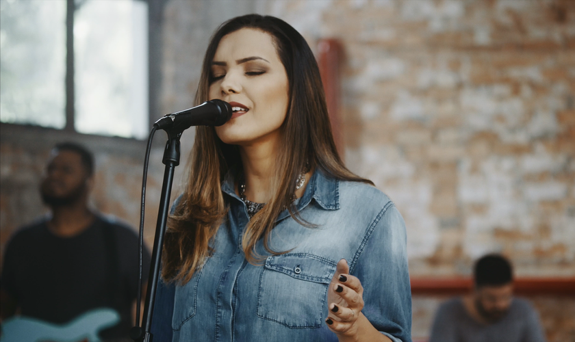 Heloisa assina a nova composição com o produtor musical Hananiel Eduardo. (Foto: Divulgação).