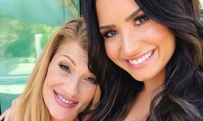 Dianna De La Garza ao lado da filha, a cantora Demi Lovato. (Foto: Dianna De La Garza)