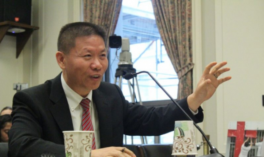 Reverendo Bob Fu, ex-líder chinês de igrejas domésticas que imigrou para os Estados Unidos em 1997 e fundou a organização chinesa China Aid. (Foto: The Christian Post).