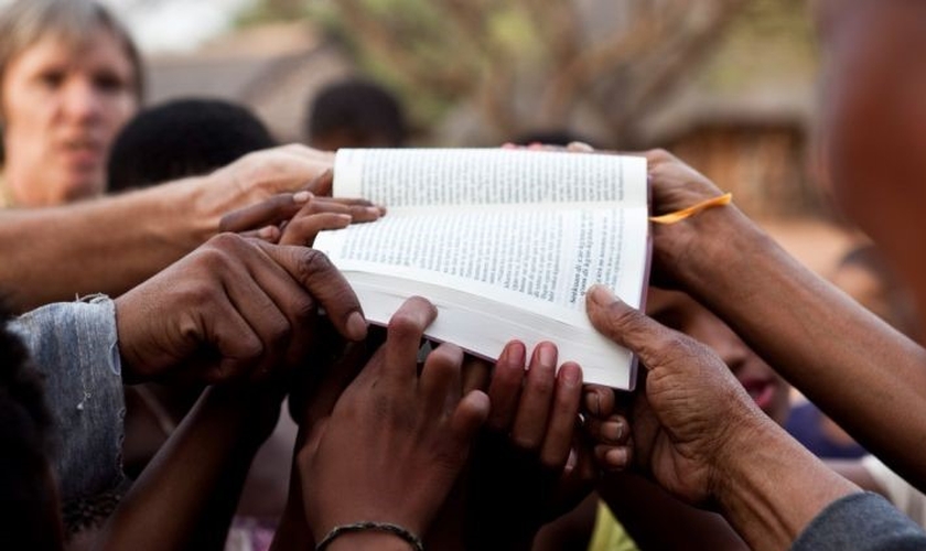 A organização de tradutores da Bíblia 'Wycliffe' pretende ter as Escrituras com tradução iniciadas para os 7.000 idiomas do mundo até 2025. (Foto: Wycliffe Bible Translators)