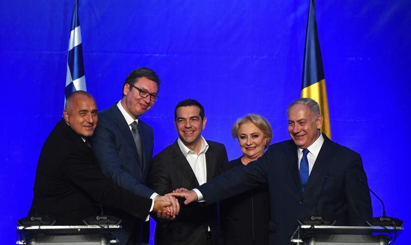 Primeiro-ministro Benjamin Netanyahu (direita) com os líderes da Bulgária, Sérvia, Grécia e Romênia em Varna. (Foto: EPA)