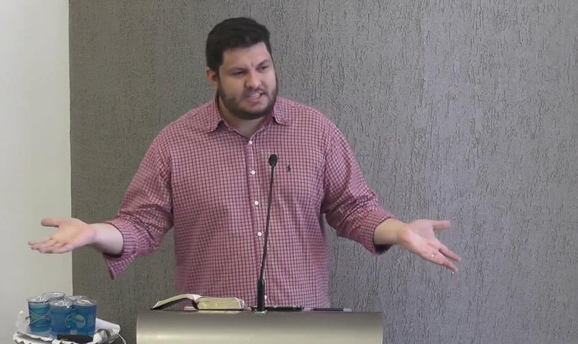 Vinicius Musselman diz que o diabo procura sempre cortar a oração, pois é uma das grandes forças da Igreja. (Foto: Reprodução).
