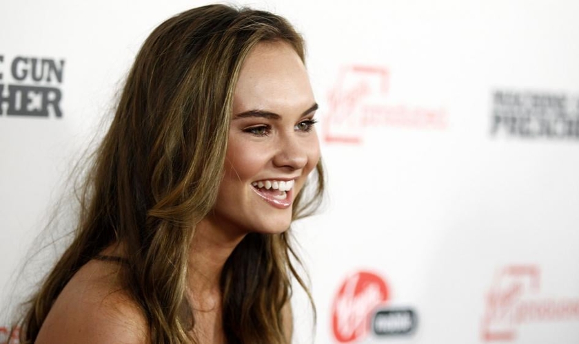 Madeline Carroll interpretou a namorada de Bart (J. Michael Finely) no filme "Eu Só Posso Imaginar". (Foto: CBN News)