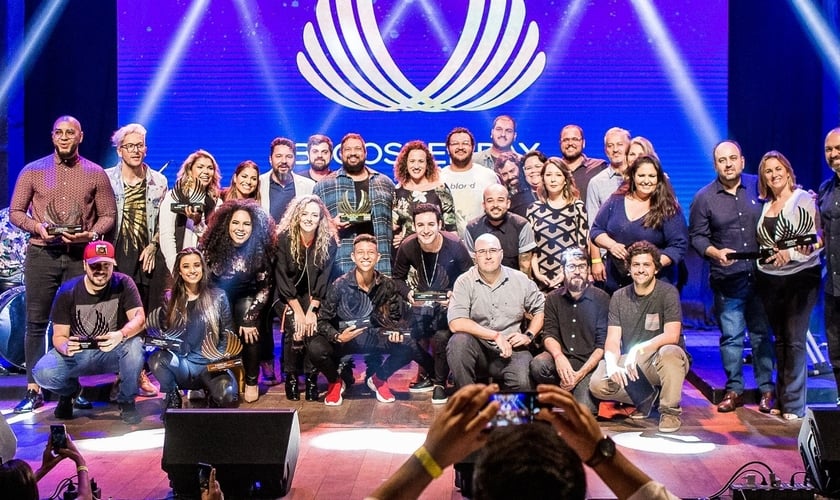 Parte dos premiados com a equipe Deezer no Gospel Day 2019. (Foto: Divulgação/ Diego Padilha)