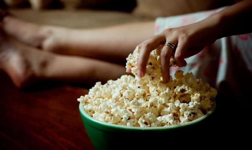 Pipoca garante benefícios para o sistema digestivo e intestinal. (Foto: Karen Ilagan/Getty Images)