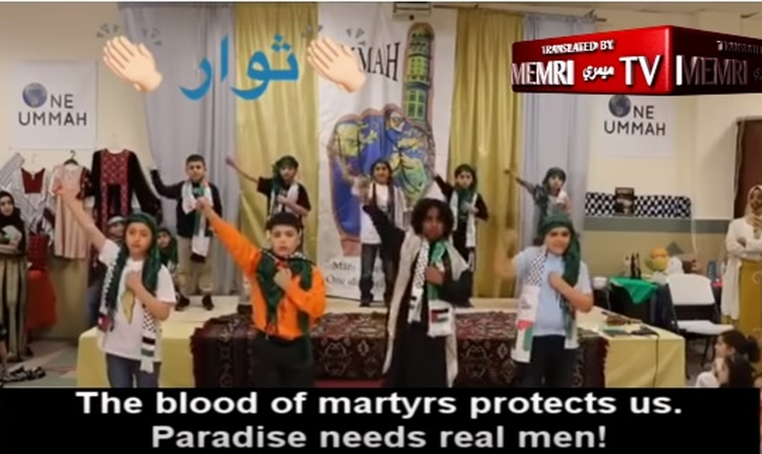 Crianças no Centro Islâmico da Sociedade Americana Muçulmana na Filadélfia entoam música que fala sobre a Jihad. (Imagem: Youtube / Reprodução)