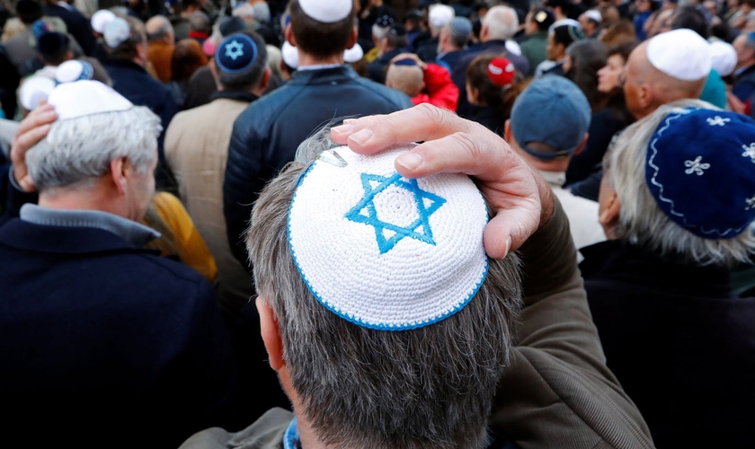 Judeus participam de mobilização contra o antissemitismo na Alemanha. (Foto: Fabrizio Bensch/Reuters)