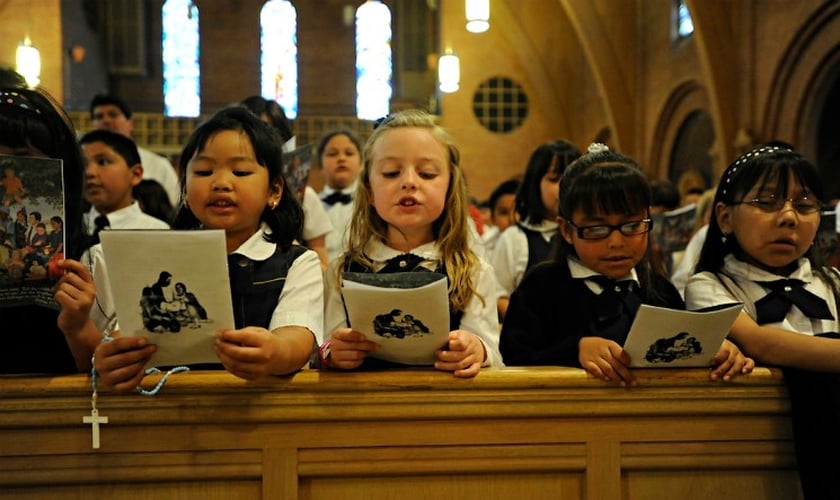 Escolas catÃ³licas na AustrÃ¡lia ensinam que Deus tem â€˜gÃªnero neutroâ€™. (Foto: ReproduÃ§Ã£o/StoryFox)