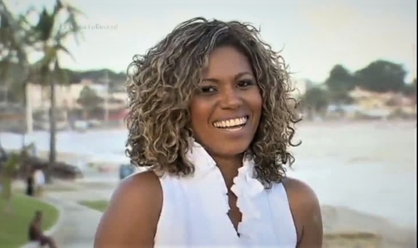 Débora Brasil falou sobre sua luta contra a depressão e a síndrome do pânico. (Imagem: R7 / Reprodução)