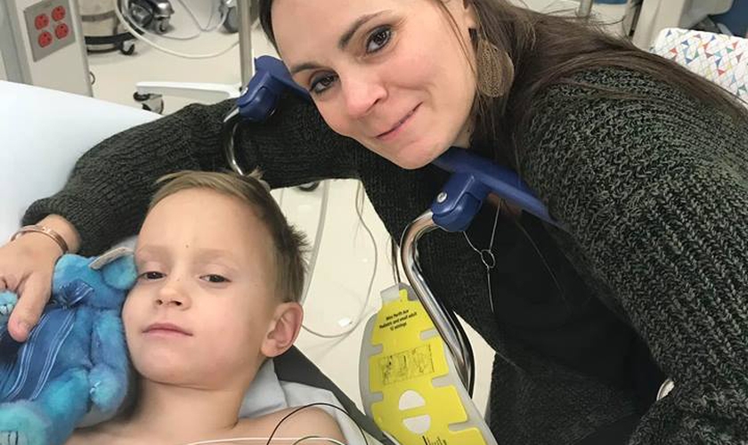 Titus Everett, de 6 anos, sobreviveu após ser atingido e esmagado por um veículo. (Foto: Reprodução/Facebook)