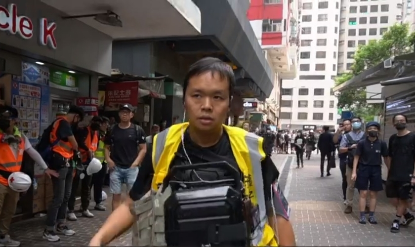 Pastor Roy Chan lidera o projeto "Proteja os Filhos", que visa evitar a violência durante protestos em Hong Kong. (Imagem: BBC / Reprodução)