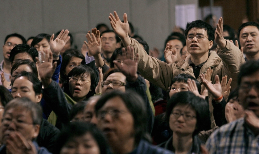 Cristãos participam de culto, na China. (Foto: Time)