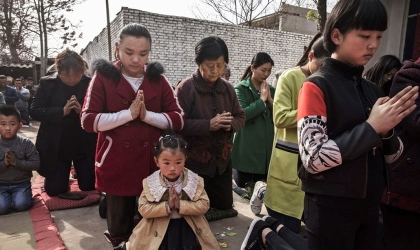 Cristãos participam de cerimônia na China. (Foto: Getty Images/Kevin Frayer)