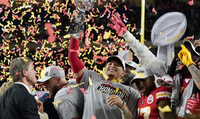 Patrick Mahomes se tornou o primeiro quarterback nomeado MVP. (Foto: Reuters/Mike Blake)