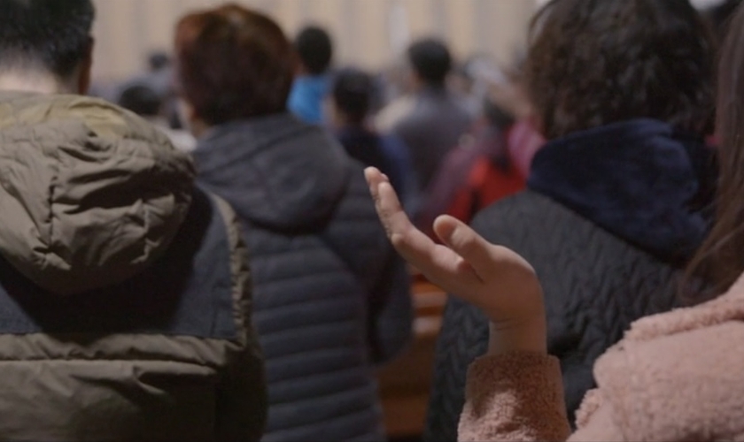 Mesmo após terem igreja fechada pelo regime comunista, cristãos são ainda mais encorajados em sua fé. (Imagem: Portas Abertas - EUA)