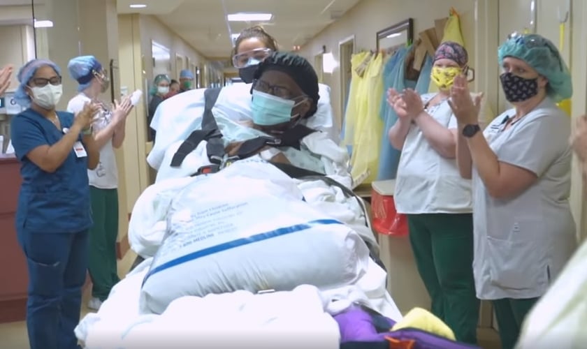 Maude Burke teve uma saída emocionante do hospital Phoebe, em Albany, Geórgia / EUA. (Imagem: Facebook)