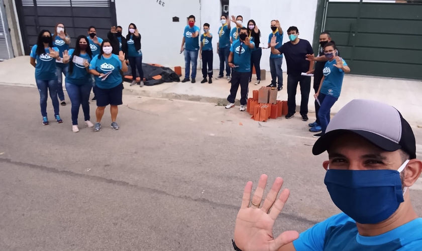 Membros da Igreja Adventista ajudaram oficina de automóveis na cidade de Salto. (Foto: Arquivo pessoal)