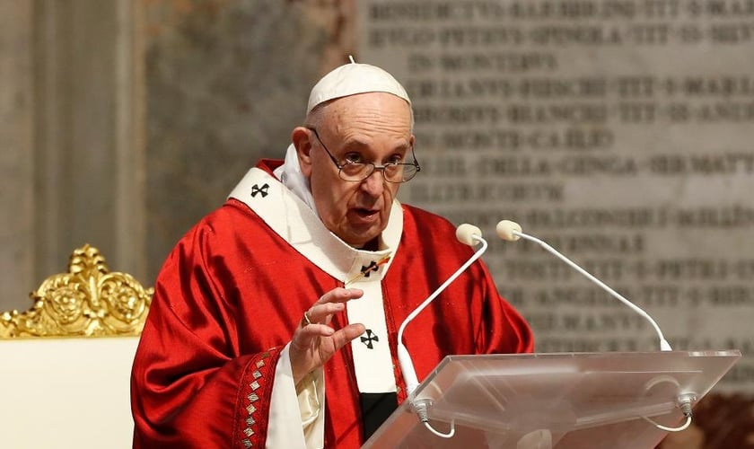 Papa Francisco celebra missa na basílica de São Pedro, no Vaticano. (Foto: REMO CASILLI / POOL PHOTO VIA AP)