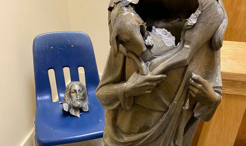 Uma estátua de Jesus foi encontrada decapitada na Igreja Católica Bom Pastor, no sudoeste de Miami-Dade. (Foto: Arquidiocese de Miami)