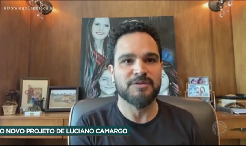 Luciano Camargo gravou as músicas de seu novo álbum gospel para um especial de fim de ano, que será apresentado na rede Record. (Imagem: Rede Record / Reprodução)