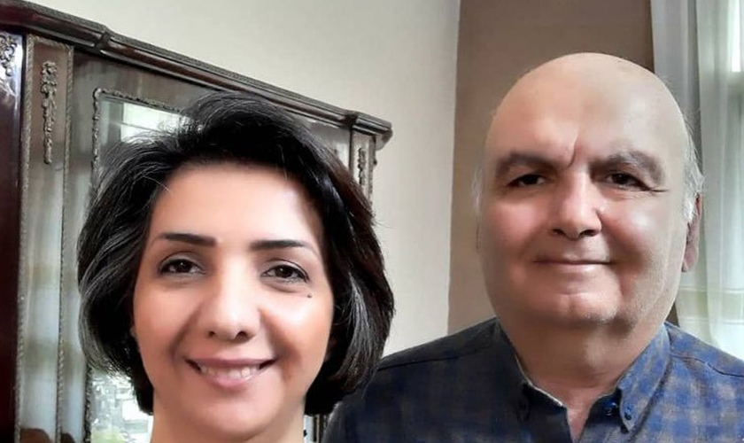 Sara Ahmadi e Homayoun Zhaveh. (Foto: Article 18)