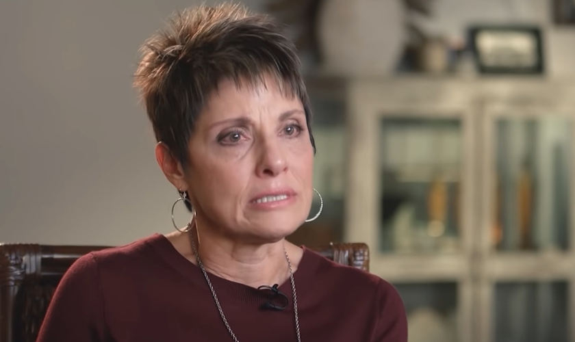 A norte-americana Joanne Moddy conta seu testemunho. (Foto: 700 Club Interactive/YouTube)