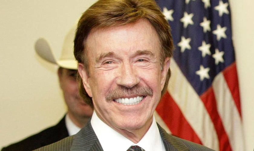 Ator Chuck Norris após um evento no Texas em 2010. (Foto: AP Photo/Tony Gutierrez)