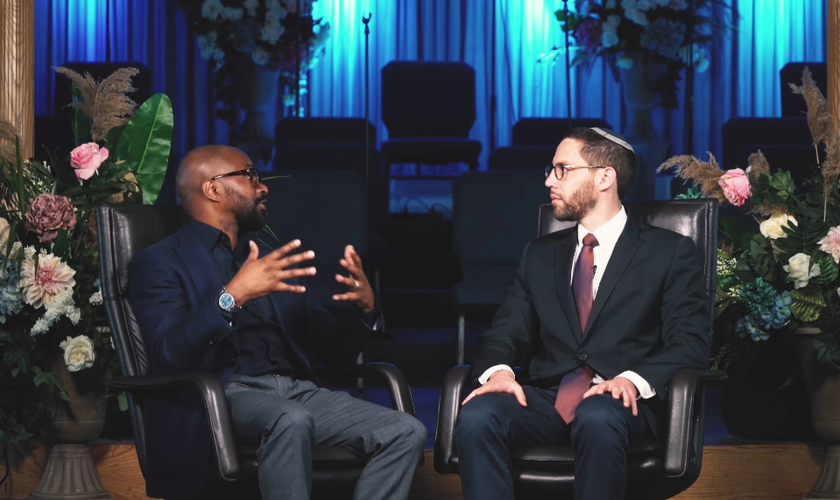 O pastor Chris Harris ao lado do rabino Ari Hart. (Foto: Facebook/Ari Hart)