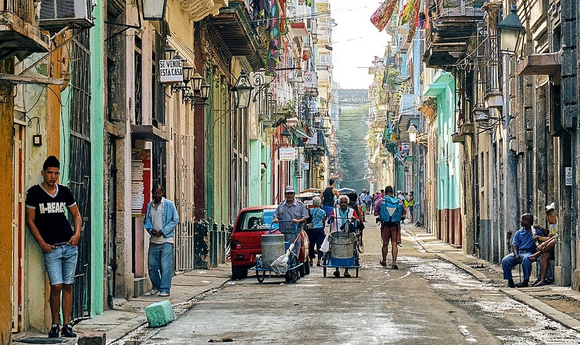 Cubanos votam em referendo "Código das famílias". (Pedro Szekely/Wikimedia Commons)