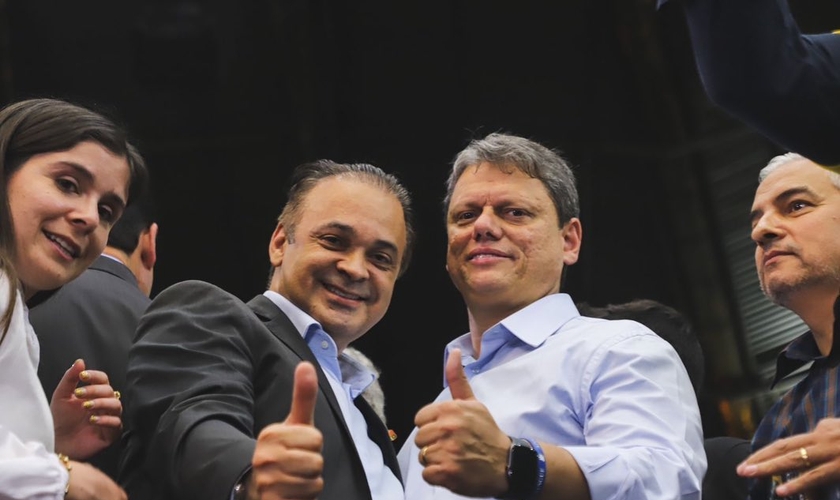 Roberto de Lucena e o governador eleito Tarcísio de Freitas. (Foto: Roberto de Lucena/Facebook)