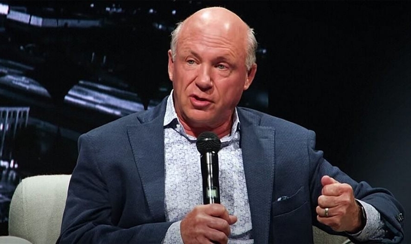 Dan Cathy durante palestra em igreja nos EUA. (Foto: YouTube/Passion City Church)