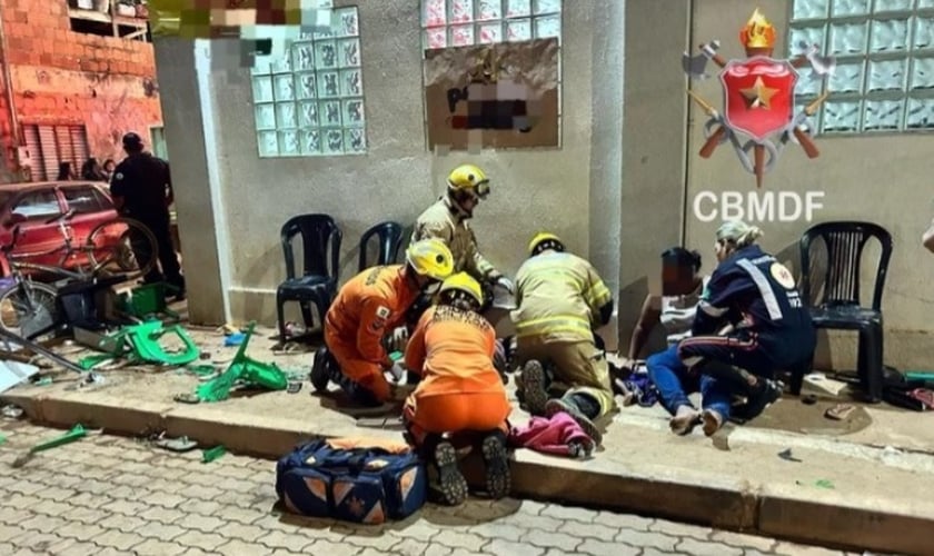 O grave acidente deixou vários fiéis feridos. (Foto: CBMDF/Divulgação).