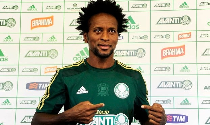 Zé Roberto em entrevista coletiva em apresentação ao Palmeiras