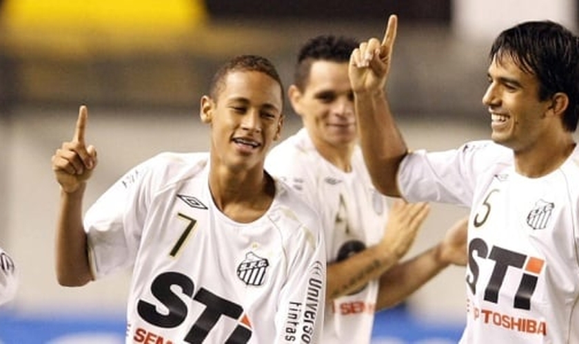 Roberto Brum com Neymar nos tempos de Santos; jogador virou pastor no Rio