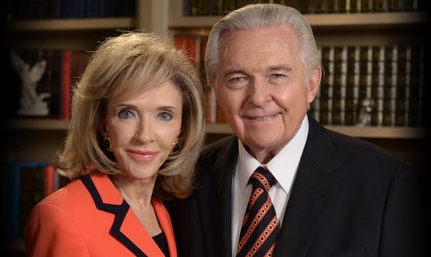 Jack Van Impe apresenta os programas de televisão evangelísticos com sua esposa, Rexella Van Impe. (Foto: JVIM)