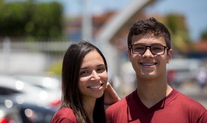 Vitória e Gabriel são da Igreja Adventista do Sétimo Dia e farão a prova do Enem às 19h