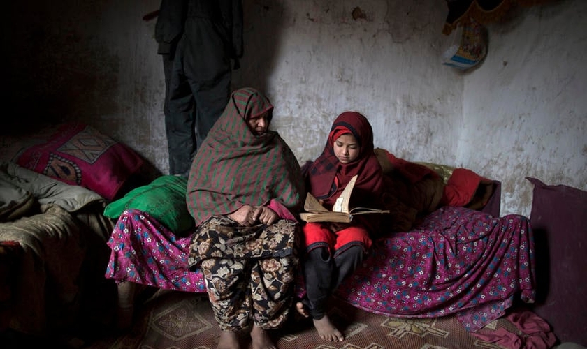 Dez favelas, que reúnem cerca de 120 mil moradores, são reconhecidas em Islamabad. (Foto: Reuters)