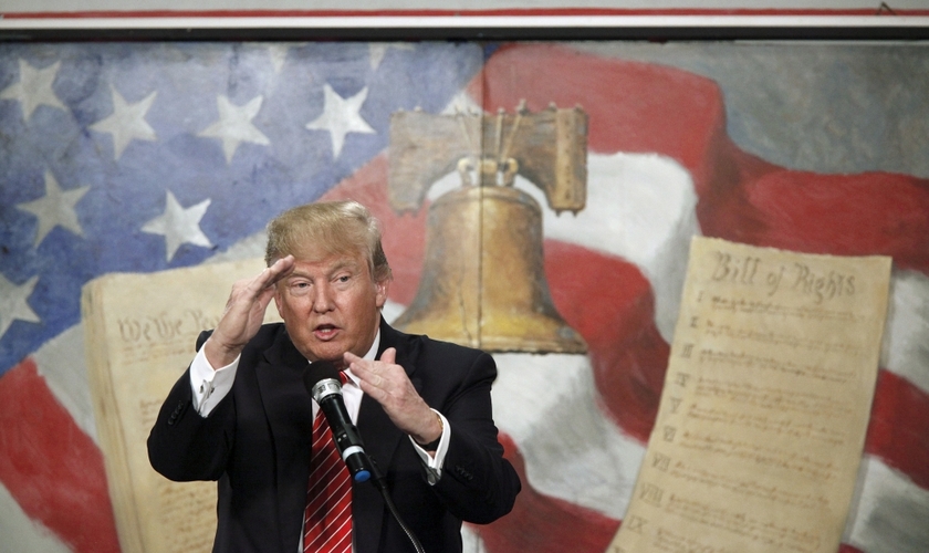 Donald Trump fala na Convenção Coalition South Carolina Tea Party em Myrtle Beach, Carolina do Sul em 16 de janeiro de 2016.