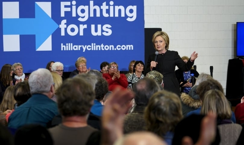 A candidata presidencial democrata Hillary Clinton fala em um evento de campanha em Knoxville, Iowa